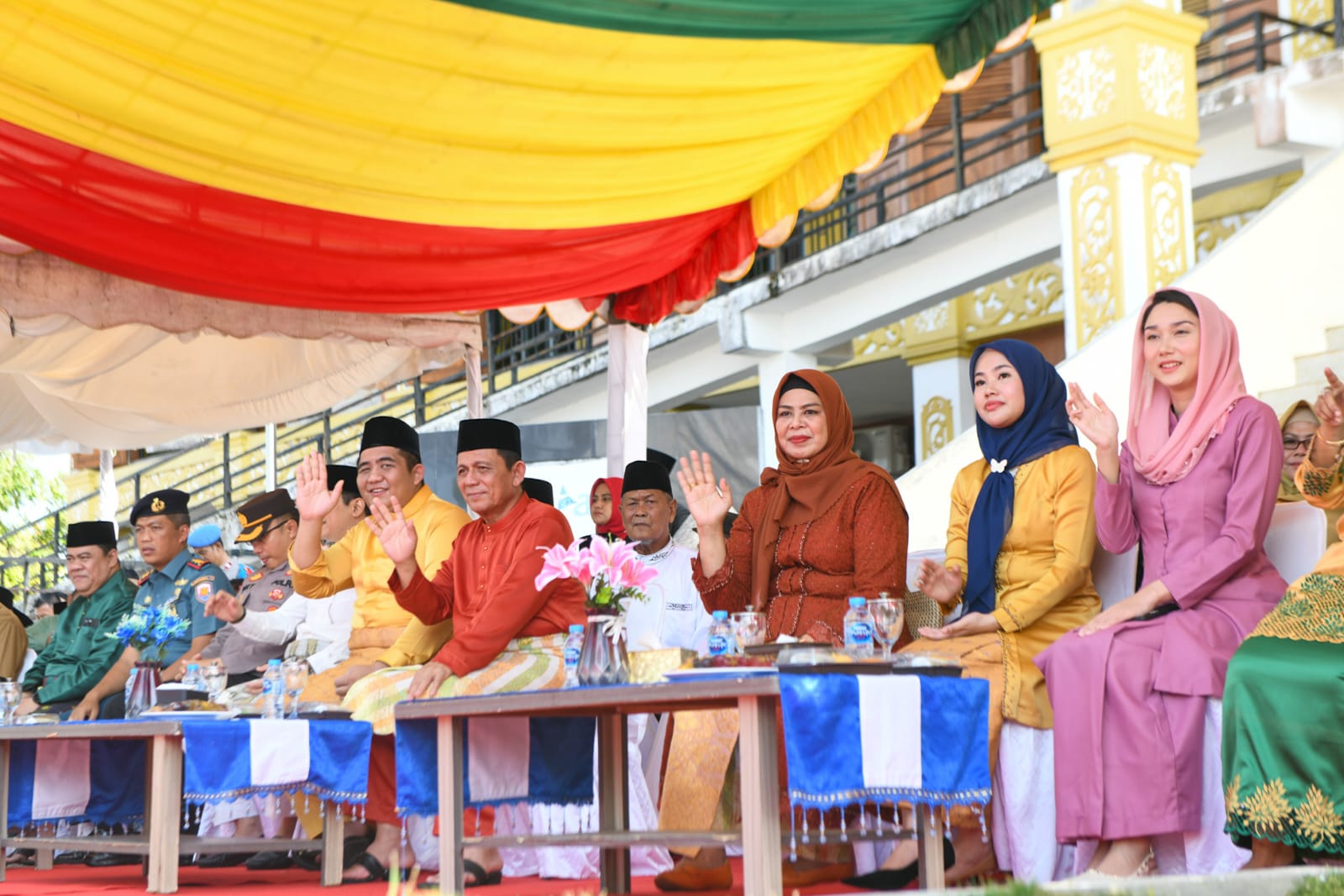 Gubernur Ansar Saksikan Pawai Ta'aruf MTQH Ke-XIII Kabupaten Bintan