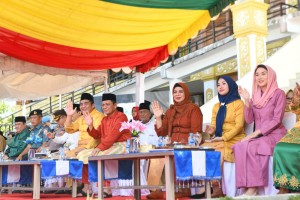 Gubernur Ansar Saksikan Pawai Ta'aruf MTQH Ke-XIII Kabupaten Bintan