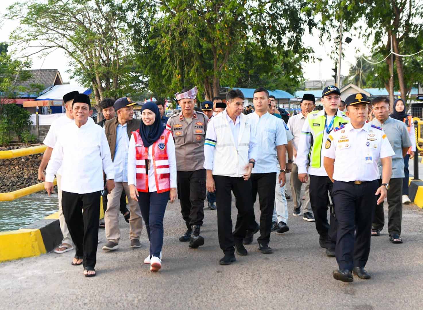 H-2 Lebaran, Gubernur Ansar Tinjau Kelancaran Arus Mudik di Pelabuhan Roro Tanjung Uban