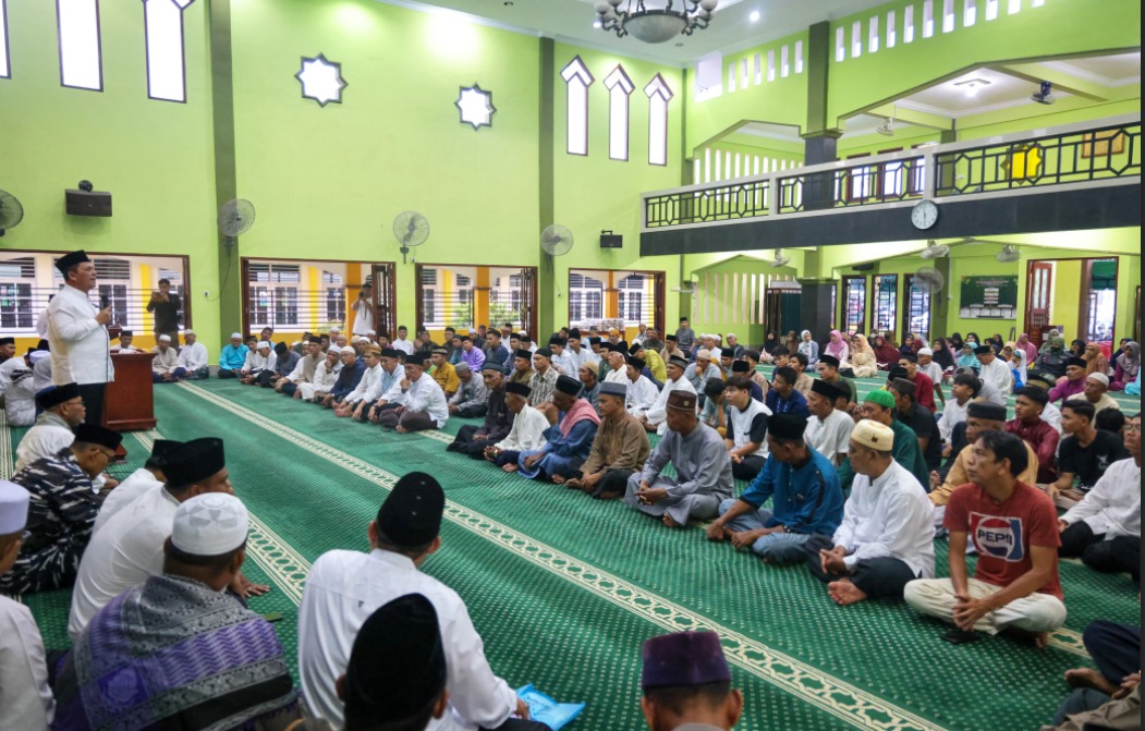Gubernur Ansar Menutup Safari Ramadhan 1445 H Dengan Berbuka Bersama di Masjid Al Aula Dabo Singkep