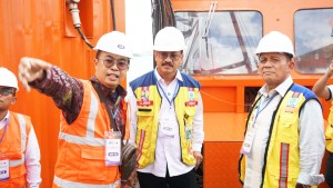 Di Atas MV Trinity Surveyor, Gubernur Ansar Resmikan Dimulainya Survey Penyelidikan Tanah Jembatan Batam-Bintan