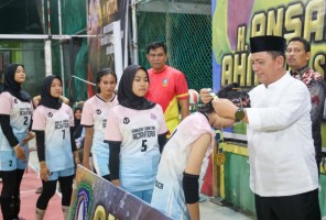 Turnamen Voli Putri U-23 Gubernur Cup Zona Anambas Resmi Ditutup Gubernur Ansar