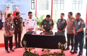 Panglima TNI Didampingi Gubernur Kepri Resmikan Flat Susun Kogabwilhan I