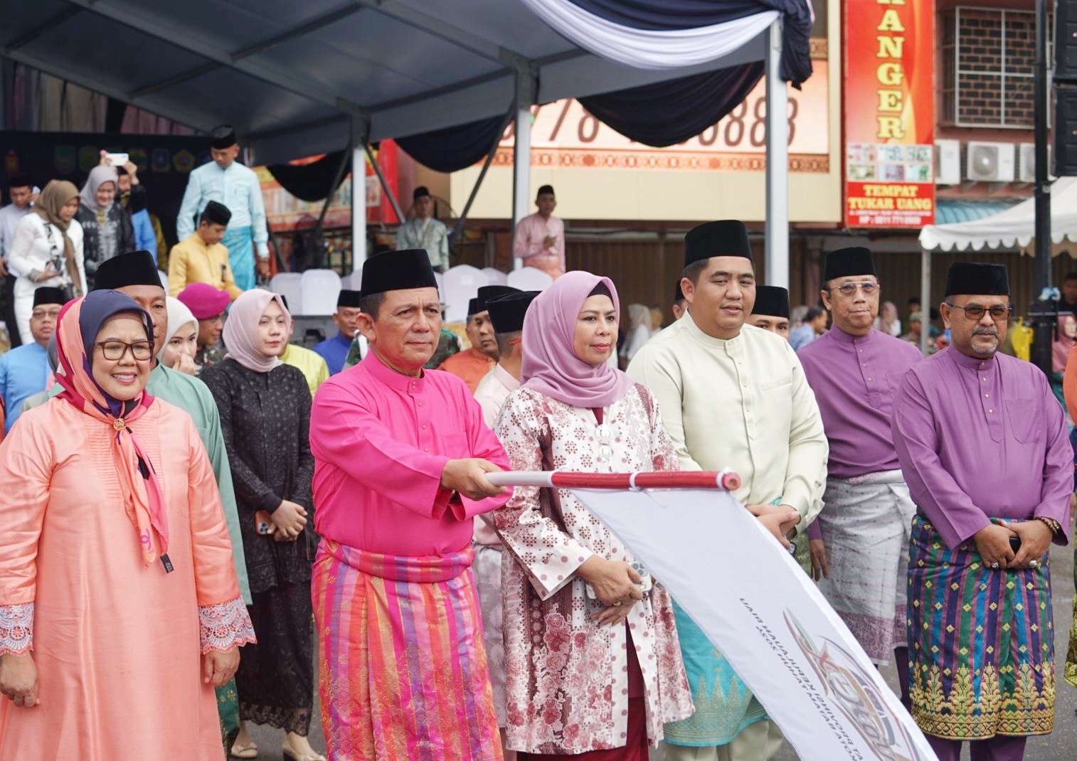 Gubernur Ansar Lepas Puluhan Ribu Peserta Pawai Ta'aruf MTQH Ke X Provinsi Kepri