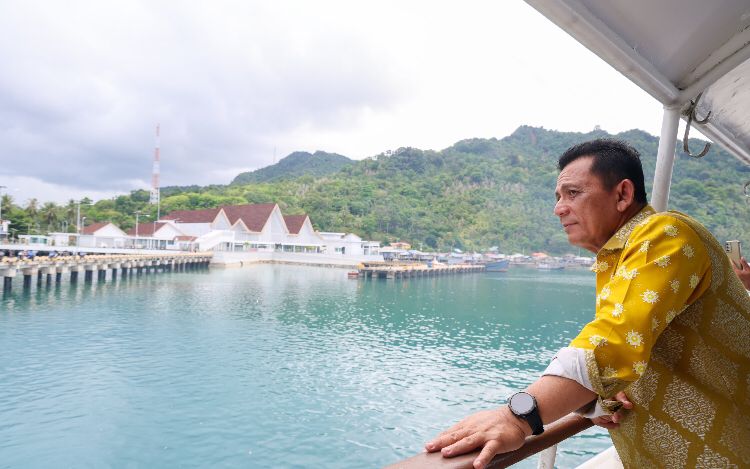 Kunjungi Tiga Kecamatan di Natuna, Gubernur Ansar Serahkan Bantuan Rp15,35 Miliar