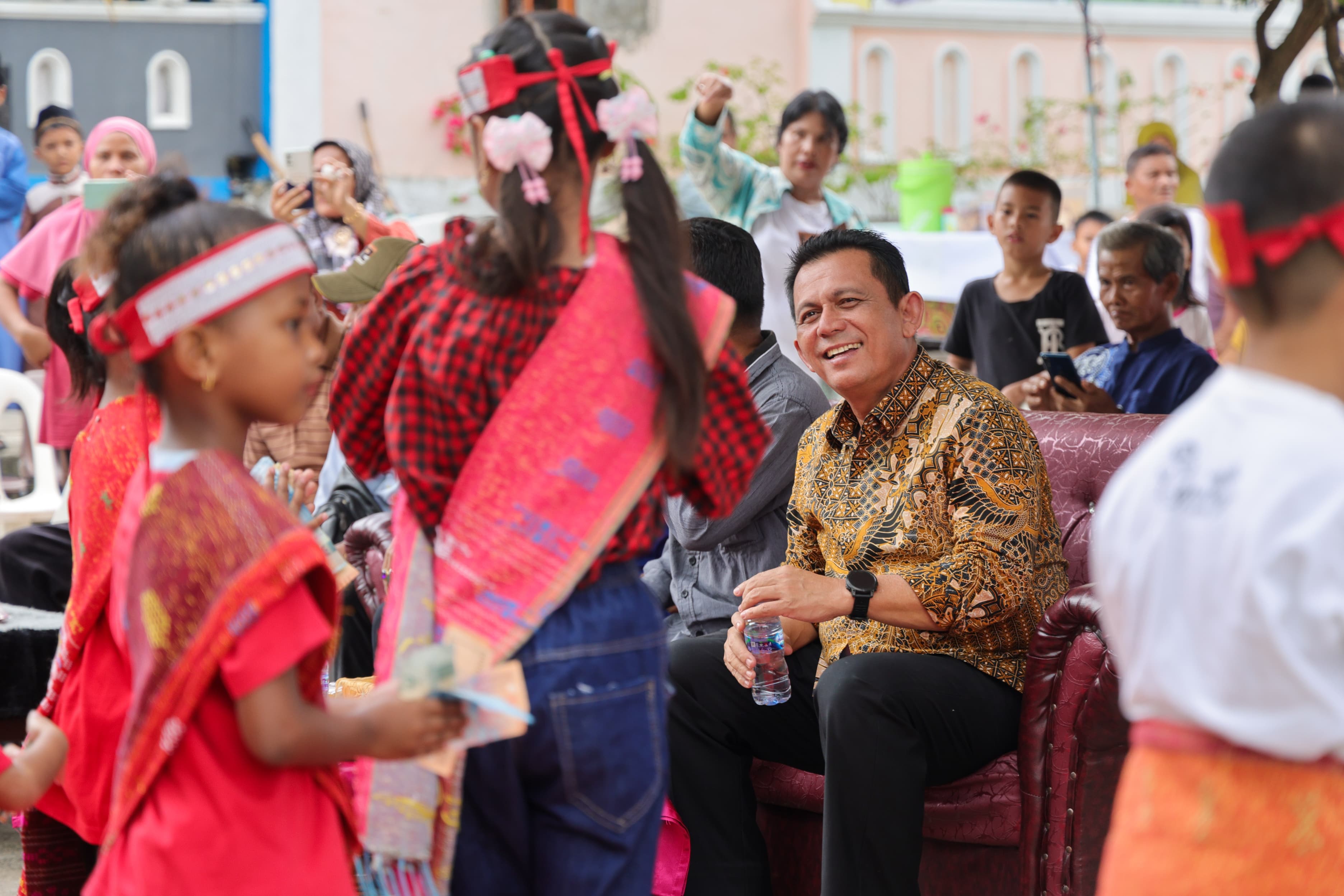 Gubernur Ansar Disambut Hangat Masyarakat Kavling Seroja Sagulung Batam