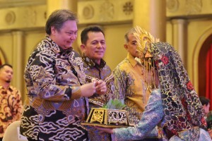 Gubernur Kepri Terima Bintang Abhinaya Jagadhita Atas Inovasi Untuk Koperasi