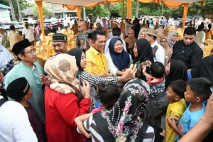 Masyarakat Kampung Lembang Jaya Batu Besar Antusias Sambut Kehadiran Gubernur Ansar