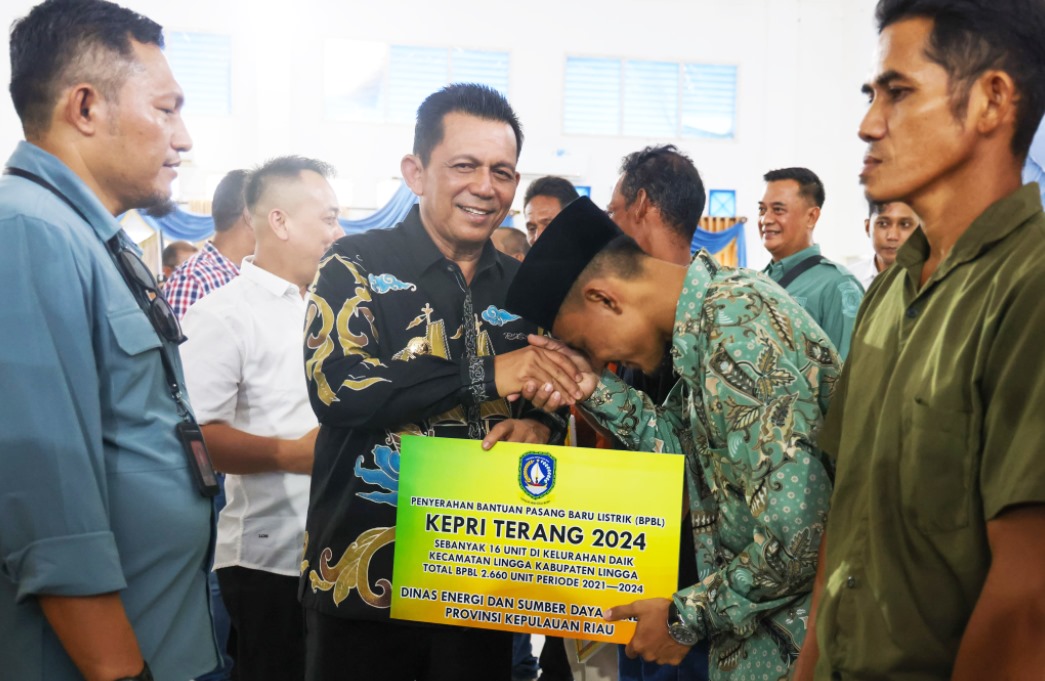 Hari Kedua Kunker Ke Lingga, Ansar Salurkan Bantuan Rp 2,58 Miliar untuk Masyarakat Daik