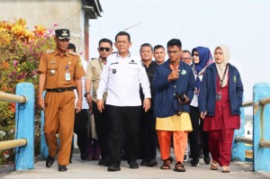 Desa Benan Menjadi Lokasi Pertama yang Disinggahi Gubernur Ansar dalam Kunkernya ke Lingga, Terima Bantuan Senilai Rp1,12 miliar