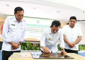 Masyarakat Bintan di Enam Kecamatan Terima Bantuan Rp31 Miliar dari Gubernur Ansar