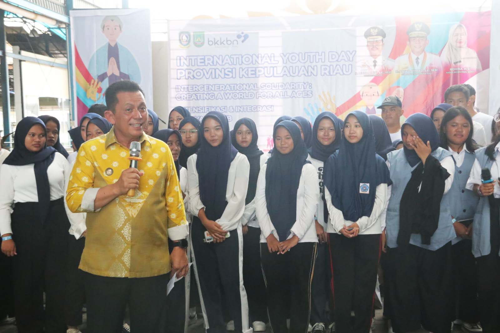 Gubernur Ansar Dorong Remaja Menjadi Agen Perubahan Digital pada Peringatan Hari Remaja Internasional 2024