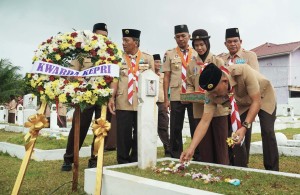 Kenang Jasa Pahlawan, Kwarda Kepri Gelar Ziarah Makam Sambut Hari Pramuka ke-63