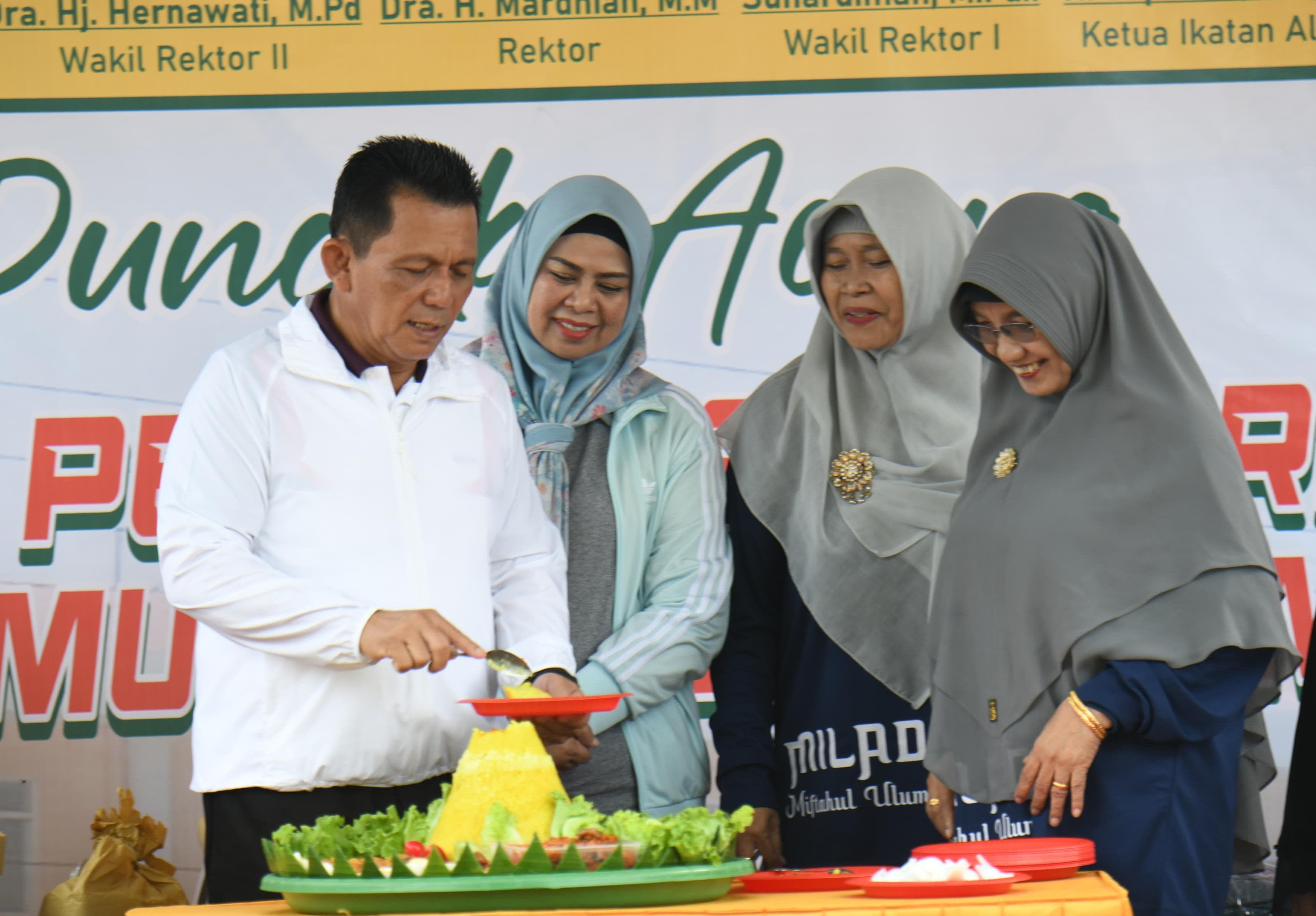 Momen Kebersamaan di Milad Ke-35 Miftahul Ulum, Gubernur Ansar Soroti Pendidikan Sebagai Fondasi Pembangunan