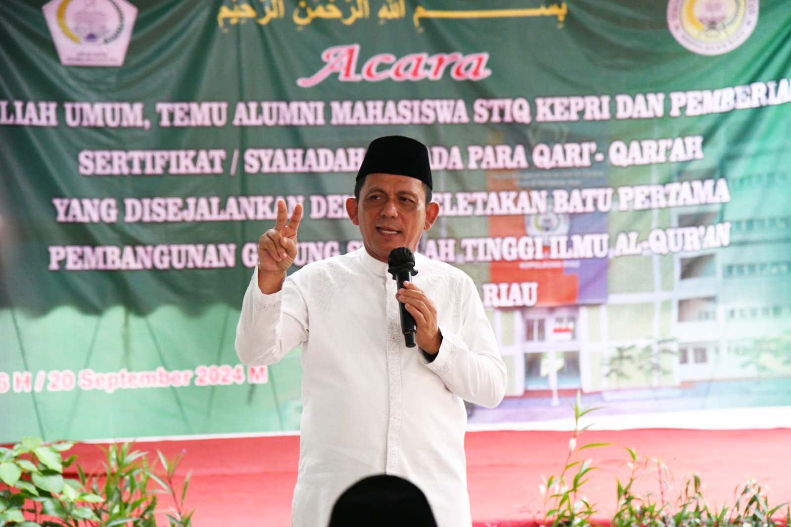 Gubernur Kepri Ansar Ahmad Tegaskan Pentingnya SDM Berkualitas di Depan Ribuan Alumni STIQ Batam
