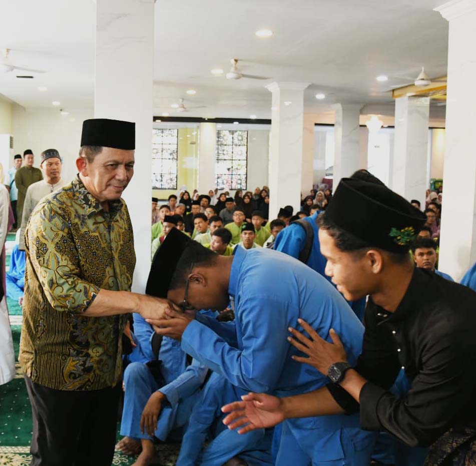 Gubernur Ansar Hadiri Tabligh Akbar Maulid Nabi Bersama Ribuan Guru & Pelajar SMA Sederajat di Masjid Almuhajirin,Tiban Batam