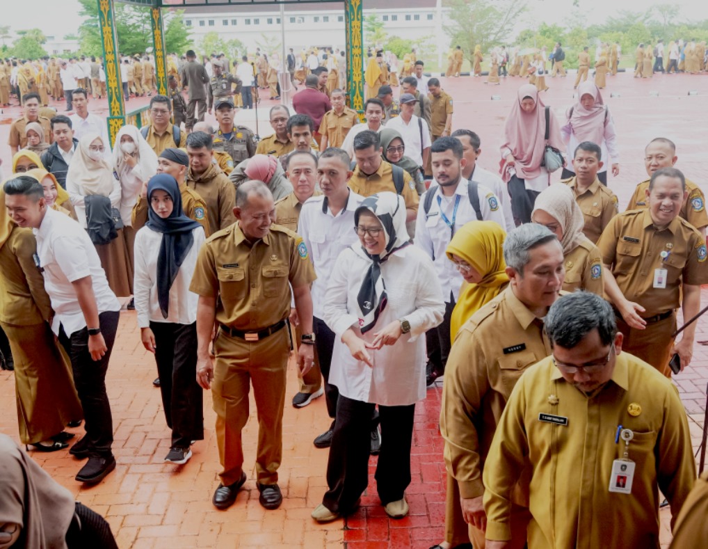 Plt. Gubernur Marlin Pimpin Apel Senin Pagi di Dompak, Tekankan Netralitas Pegawai di Pilkada