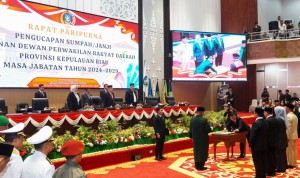 Plt. Gubernur Marlin Hadiri Pengucapan Sumpah dan Janji Pimpinan DPRD Kepri 2024-2029