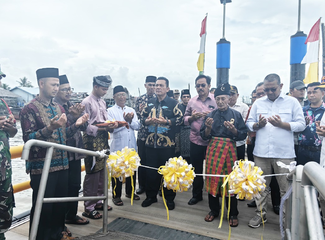Gubernur Kepri Hadiahkan Dermaga Apung HDPE Untuk Masyarakat Kecamatan Durai