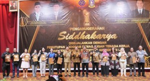 Pemprov Kepri Berikan Anugerah Siddhakarya kepada 6 Perusahaan Kecil Menengah Unggul