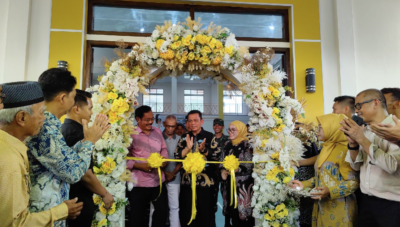 Resmikan Gedung Pertemuan di Pamak, Gubernur Ansar: "Ini Hadiah untuk Warga Kecamatan Tebing"