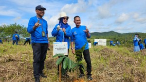 Kepala Barenlitbang Kepri Misni Hadiri Kegiatan Penanaman Pohon pada pelaksanaan HMPI Tahun 2024