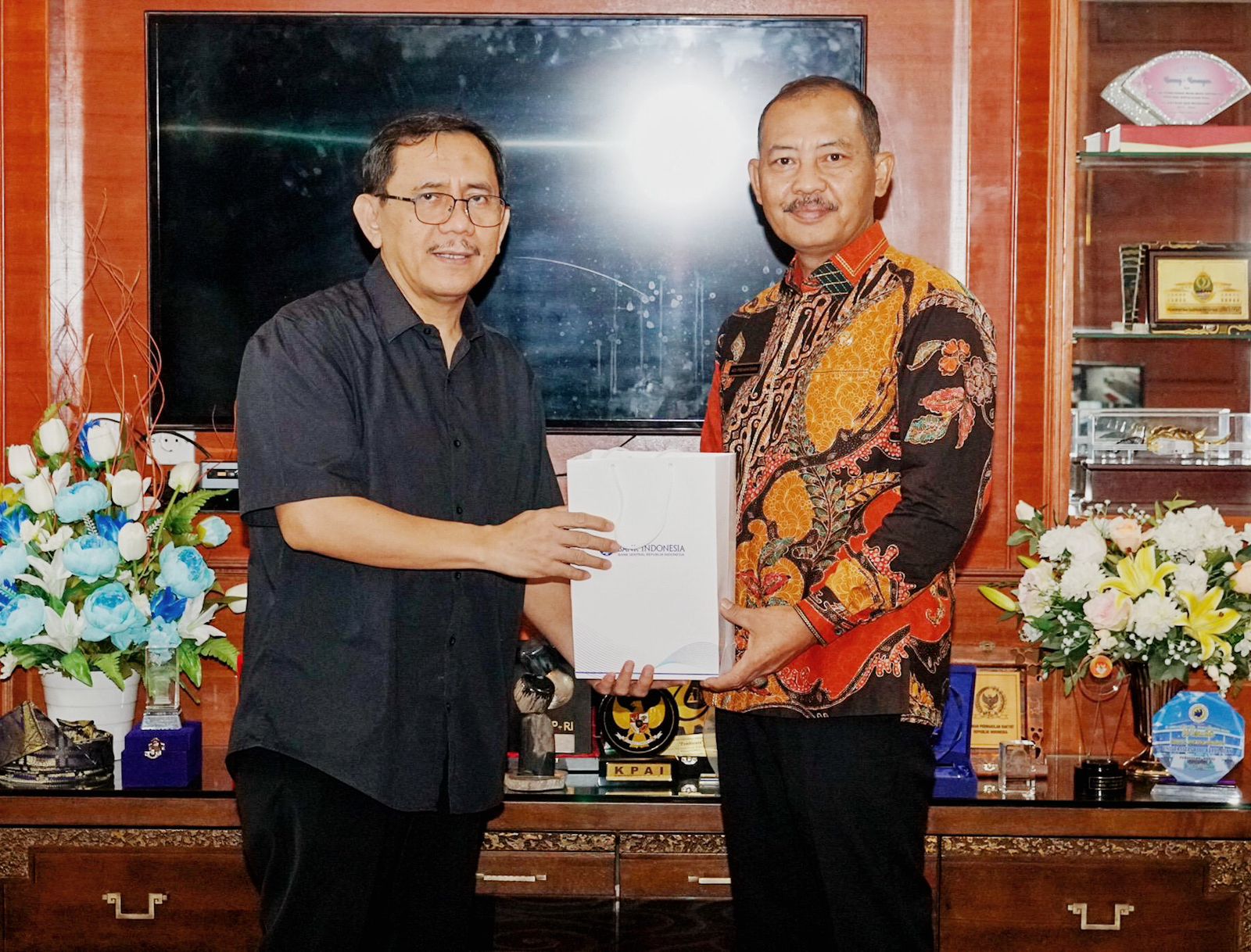 Sekdaprov Adi Apresiasi Dedikasi dan Kontribusi Mantan Kepala Perwakilan BI Kepri dalam Temu Pamit