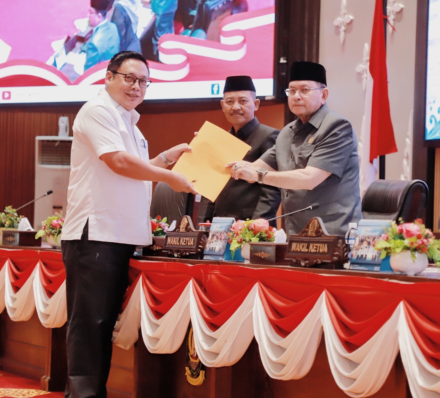 Sekdaprov Adi Hadiri Paripurna DPRD Kepri, Bahas Pandangan Fraksi Soal RTRW