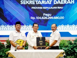 Serahkan DPA T.A. 2025, Gubernur Ansar Imbau Kepala OPD Tingkatkan Pengawasan, Pengendalian dan Evaluasi
