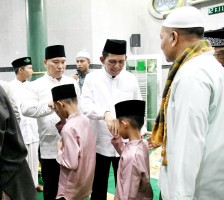 Gubernur Ansar dan Wagub Nyanyang Safari Ramadhan di Masjid Nurul Yaqin, Ajak Masyarakat Tingkatkan Kualitas Ibadah