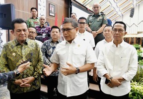 Kepala KSP Pimpin Rakor Program Prioritas Pengembangan Transportasi Laut dan Galangan Kapal di Kota Batam