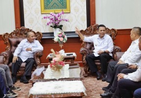 Gubernur Ansar Mantapkan Program 'Kepri Terang', Ingin Seluruh Desa dan Pulau Berlistrik