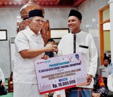 Hari ke-21 Ramadhan, Gubernur Ansar Safari di Anambas, Serahkan Bantuan Rumah Ibadah