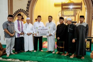 Gubernur Ansar Safari Ramadhan di Masjid Jami Al Muflihun, Pererat Silaturahmi, Wujudkan Kepedulian