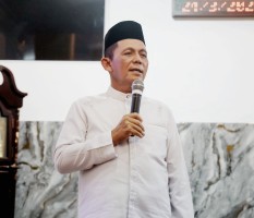 Ramadan ke-24, Gubernur Ansar Ahmad Safari di Tanjungpinang, Salurkan Zakat dan Beri Tausiah Penuh Makna