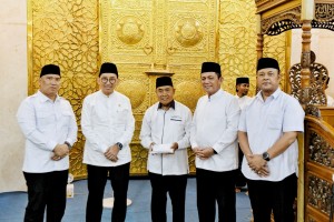 Bersama Menbud Fadli Zon, Gubernur Ansar dan Wagub Nyanyang Safari Ramadan di Masjid Al Uswah Tanjungpinang