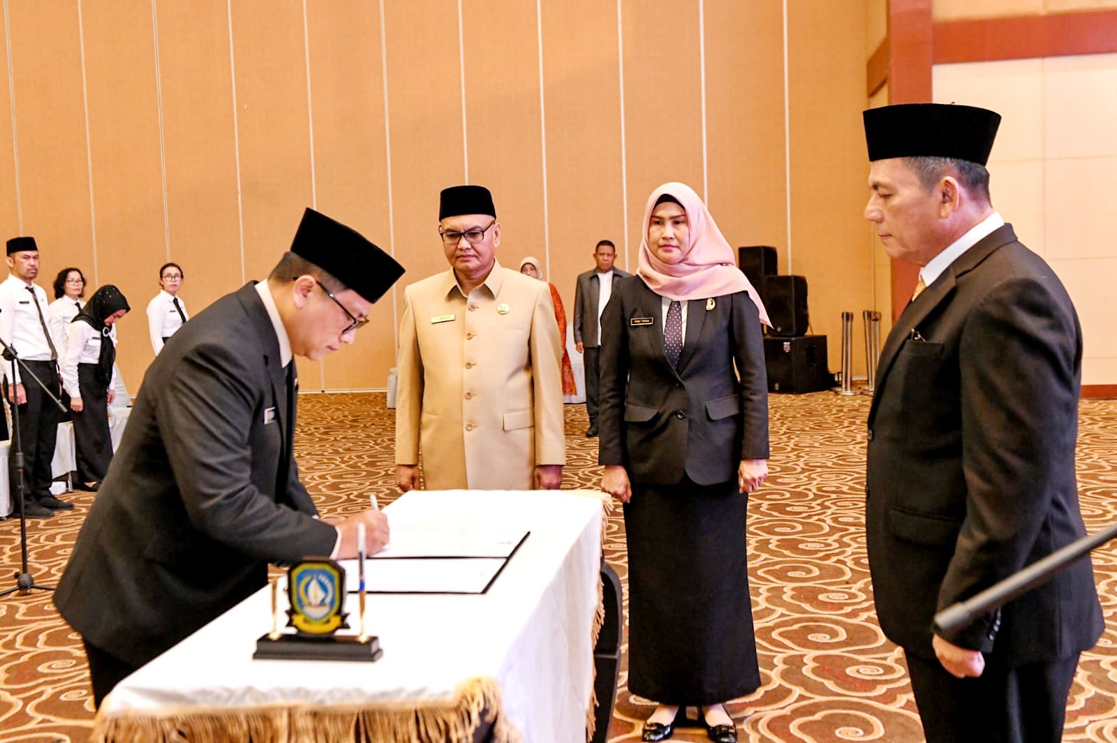 Gubernur Ansar Lantik 132 Pejabat, Dorong Kinerja Maksimal untuk Masyarakat