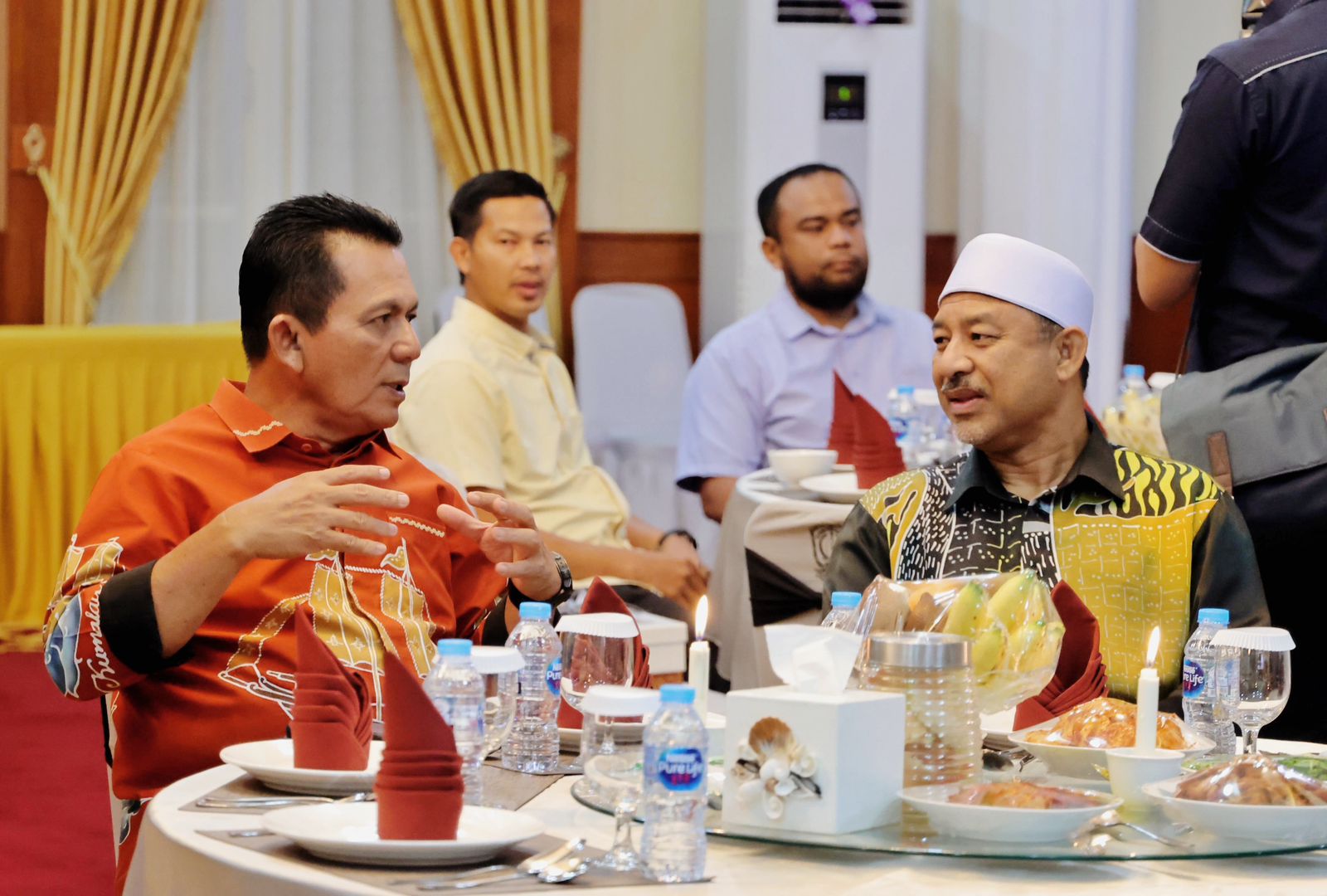 Gubernur Kepulauan Riau Menjamu Menteri Besar Kelantan dalam Jamuan Makan Malam