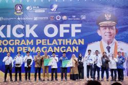 Wagub Nyanyang Buka Kick Off Pelatihan dan Pemagangan 2025, Serahkan Akreditasi 9 LPK