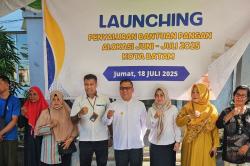 Serahkan Bantuan Beras Juni-Juli 2025, Wagub Nyanyang: Pemerintah Hadir untuk Kurangi Beban Ekonomi Masyarakat