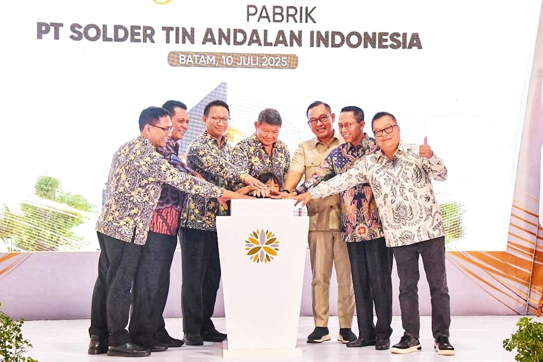 Gubernur Ansar Ahmad Resmikan Pengoperasian Pabrik PT Solder Tin 