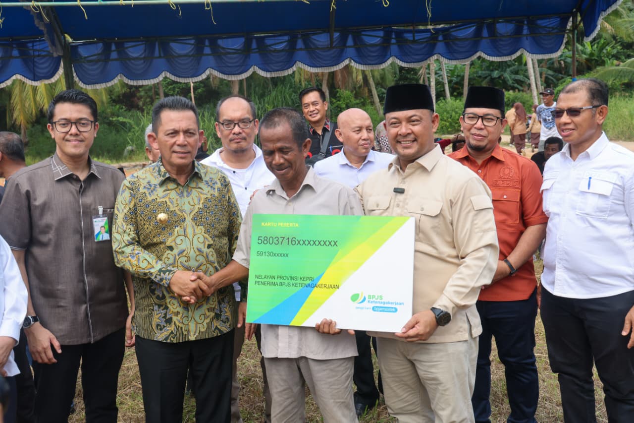 414 Nelayan Pulau Kasu Menerima Bantuan dari Pemprov Kepri