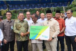 414 Nelayan Pulau Kasu Menerima Bantuan dari Pemprov Kepri