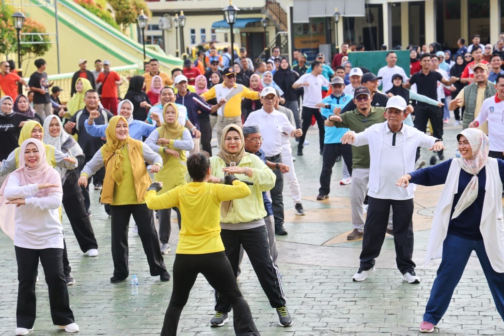 Gubernur Ansar Pimpin Gerakan Kamis Bergotong Royong di Penyengat, Senam Sehat dan Penanaman 200 Pohon Buah 