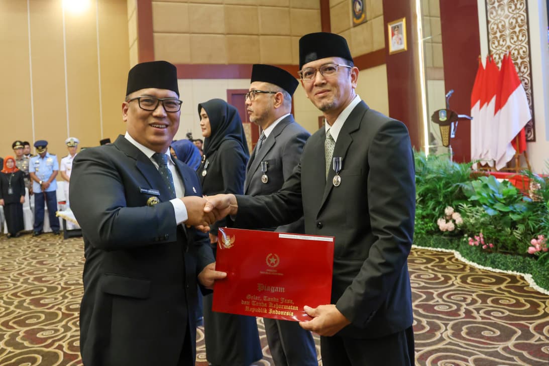 238 ASN Kepri Terima Tanda Kegormatan Satyalancana Karya Satya