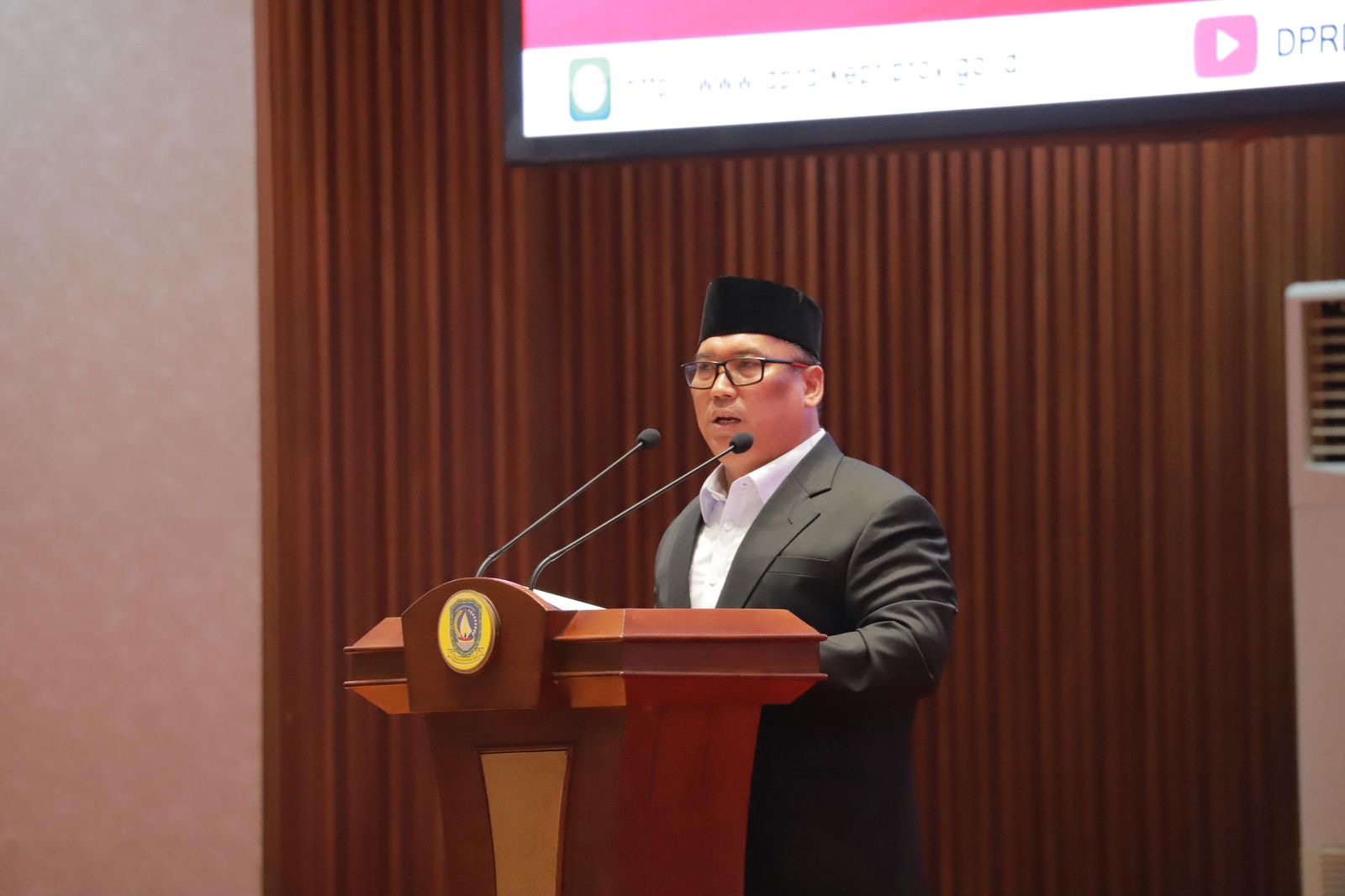 Wagub Nyanyang Sampaikan Jawaban Pemprov Kepri Atas Pandangan Umum Fraksi-Fraksi DPRD Terkait Perubahan APBD 2025