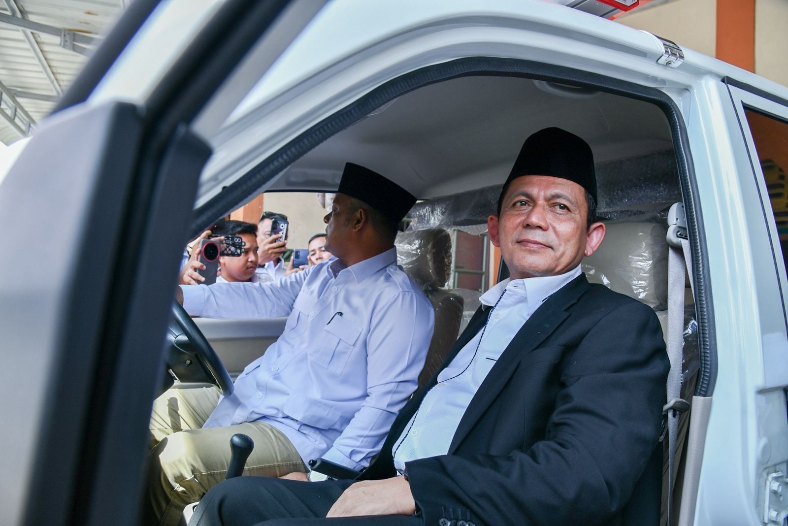 Gubernur Serahkan Ambulans untuk Warga Bukit Raya, Wujud Sinergi Pemerintah, DPRD, dan Masyarakat