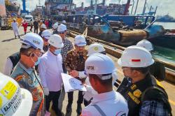 Wagub Nyanyang Tinjau Lokasi Kebakaran Kapal Federal II, Pastikan Perusahaan Harus Penuhi Hak Korban