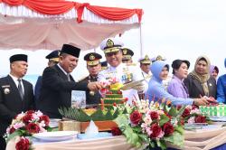 Gubernur Ansar Hadiri Upacara HUT TNI Ke-80
