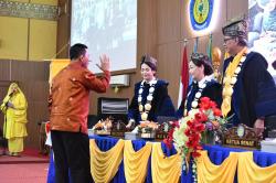 Gubernur Ansar Hadiri Wisuda XXII UNIBA, Ajak Lulusan Jadi SDM Unggul Berdaya Saing Global